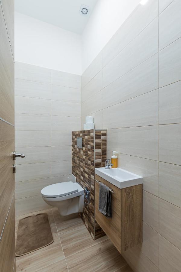 Csengery Deluxe Home With Balcony Budapest Kültér fotó