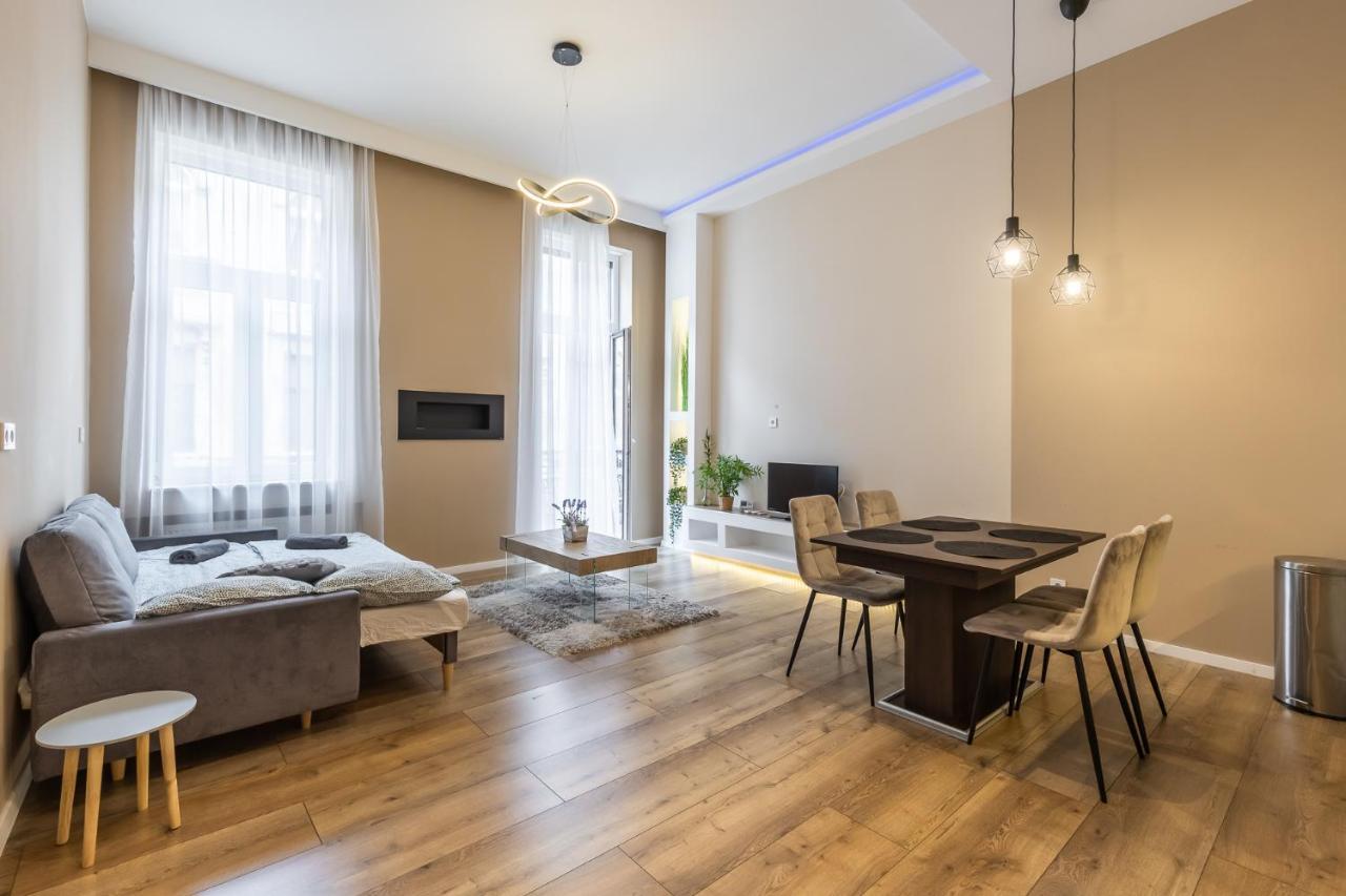Csengery Deluxe Home With Balcony Budapest Kültér fotó