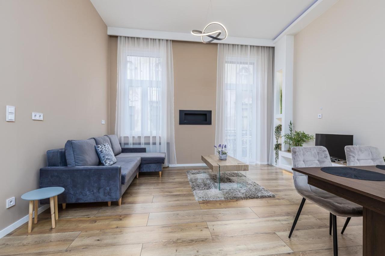 Csengery Deluxe Home With Balcony Budapest Kültér fotó