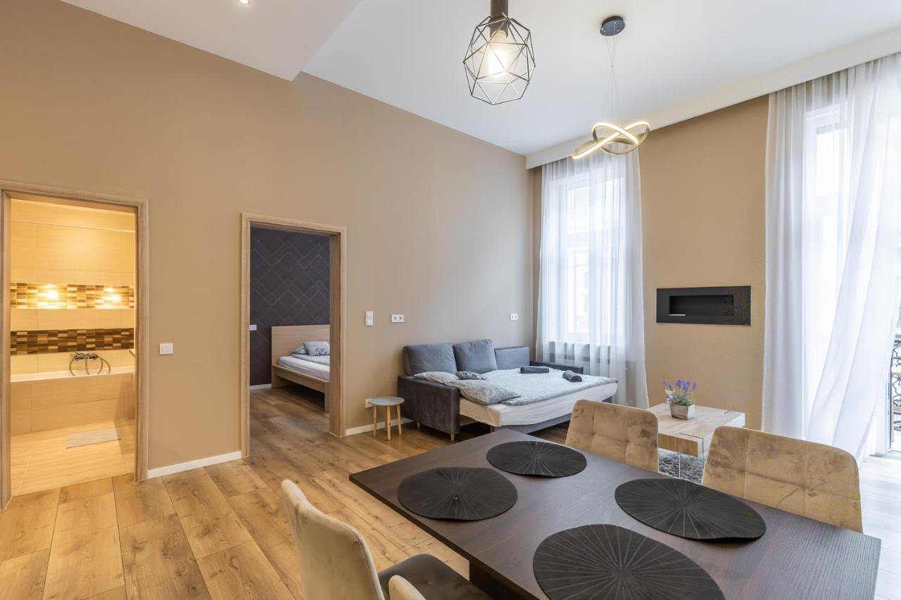 Csengery Deluxe Home With Balcony Budapest Kültér fotó