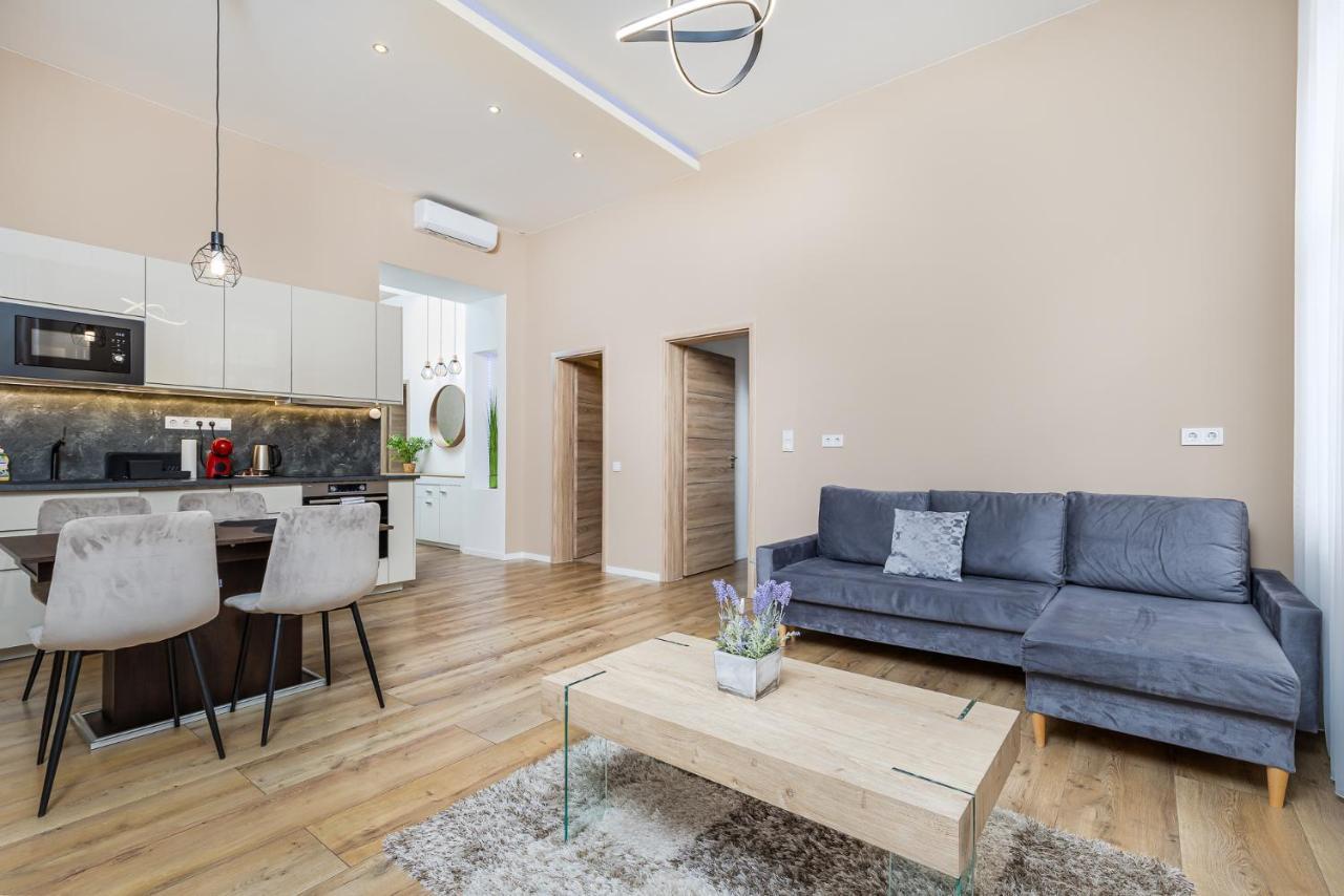 Csengery Deluxe Home With Balcony Budapest Kültér fotó
